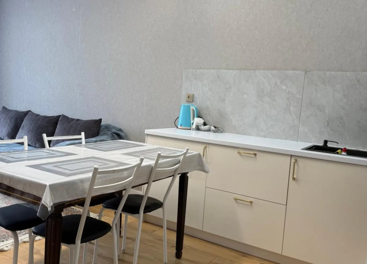 Modern Apartment In The City Center With 3 Rooms Almatý 0*,
